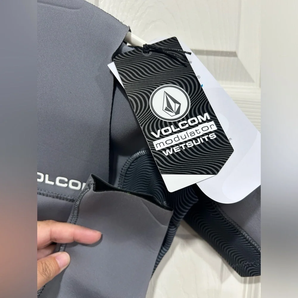Volcom Boys Size 14 Modulator Wetsuit 2 mm Chest Zip Short Sleeve Grey NWT